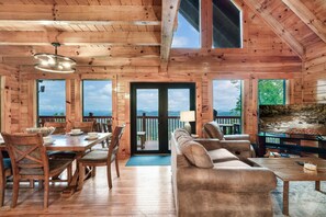 Een smart-tv, een open haard, videogames en boeken