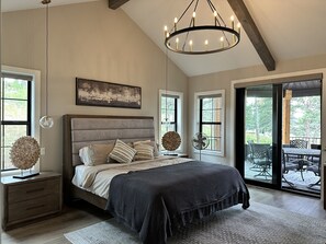 5 bedrooms, desk, free WiFi, bed sheets