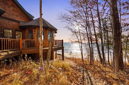 Beautiful House on Lake Michigan! 10 Minutes HS! Private Sandy Beach!