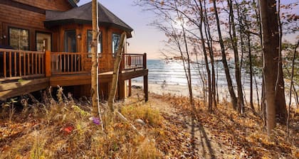 Beautiful House on Lake Michigan! 10 Minutes HS! Private Sandy Beach!