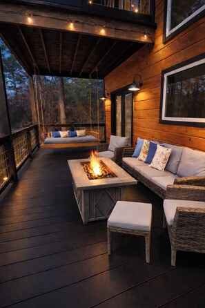 Terrace/patio - Luxury Modern Cabin *Golf* Playground * 2 Master Suites* (Broken Bow)