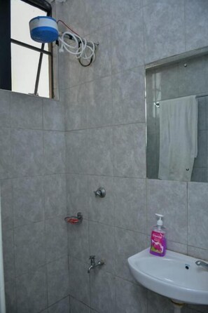 Business Studio | Bathroom - Lux Suites Tsavo Studios Embakasi (Nairobi)