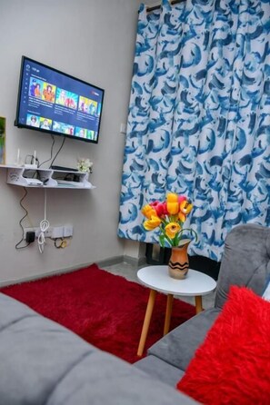 Business Studio | Living area - Lux Suites Tsavo Studios Embakasi (Nairobi)