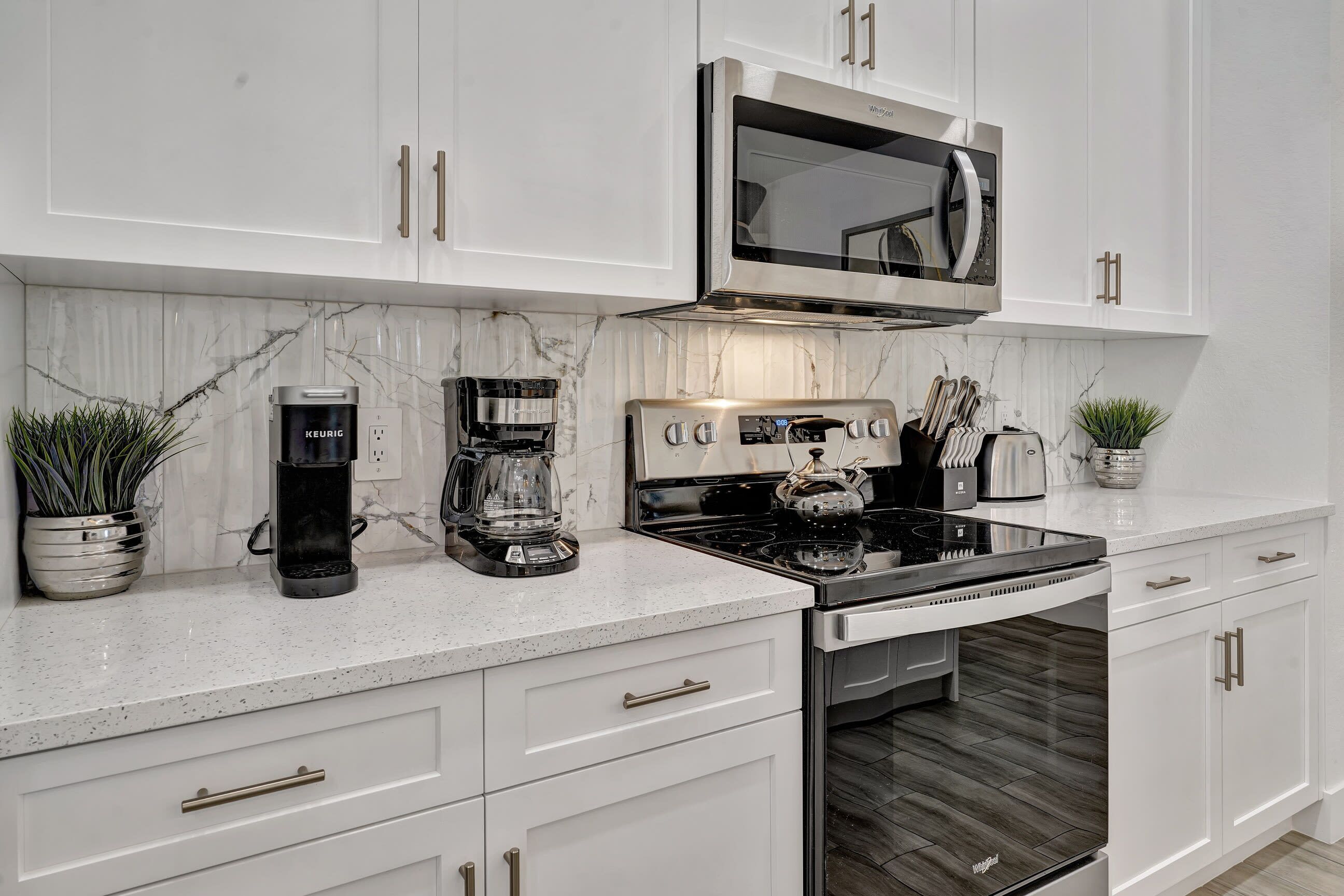 Coffee/tea maker, fridge, microwave, oven