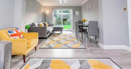 Stunning Place near Windsor & Heathrow, 3BR House