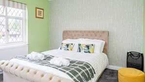 Unclassified image, 2 of 29, button - Stunning Place near Windsor & Heathrow, 3BR House (Burnham)