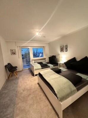 4 bedrooms, desk, iron/ironing board, travel crib
