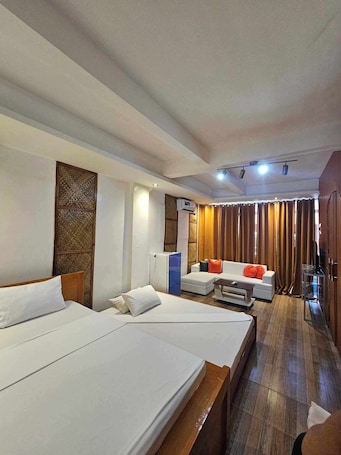 高级双人房 | 特色家居、免费 WiFi、床单