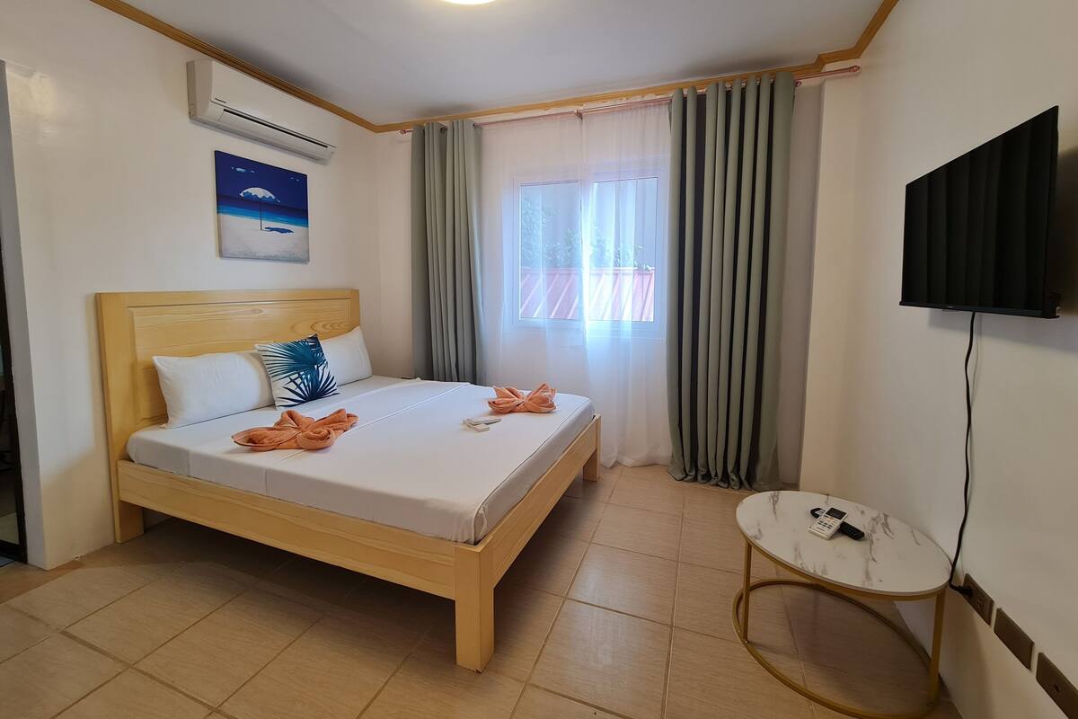 Free WiFi, individually furnished, bed sheets