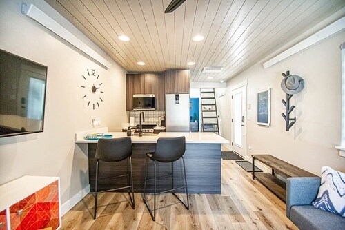 Brooklyn Circle Loft — Newly Built 1BR + Loft, Hilltop, Walk Downtown