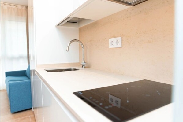 Fridge, microwave, stovetop, coffee/tea maker