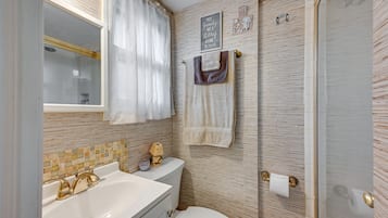 House (1 Bedroom) | Bathroom | Shower