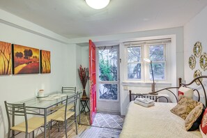 1 chambre, espace de travail pour ordinateur portable