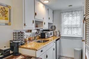 House (1 Bedroom) | Private kitchen | Microwave, highchair, cookware/dishes/utensils, paper towels - Pet-friendly Great Neck Home ~ 1 Mi to Kings Point (Great Neck)