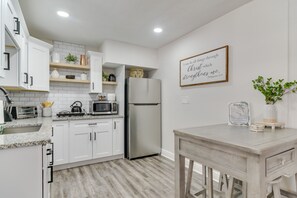 Private kitchen - Tampa Apartment w/ Shared Backyard & Fire Pit! (Tampa)