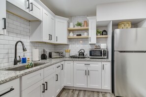 Apartment (1 Bedroom) | Private kitchen - Tampa Apartment w/ Shared Backyard & Fire Pit! (Tampa)