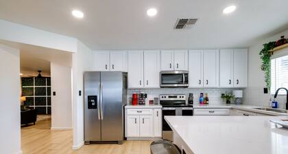 Tranquil Tempe Home w/ Pool & Putting Green!