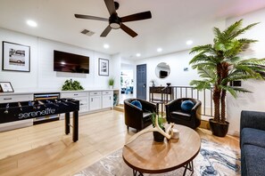 Games room - Tranquil Tempe Home w/ Pool & Putting Green! (Tempe)