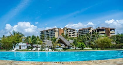 Furnished Holiday home in Diani with swimming pool and private beach