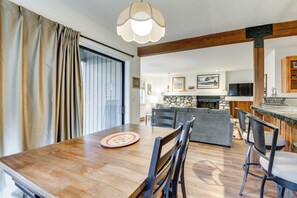 Apartment (2 Bedrooms) | Interior - Ketchum Condo w/ Deck < 1 Mi to Sun Valley Resort! (Ketchum)