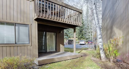 Ketchum Condo w/ Deck < 1 Mi to Sun Valley Resort!