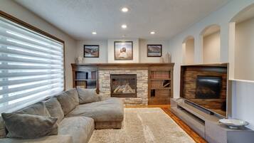 House (5 Bedrooms) | Interior
