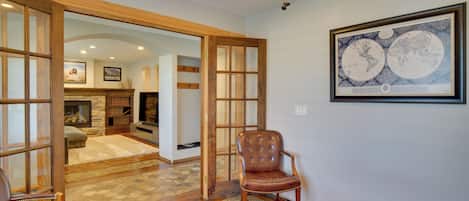 House (5 Bedrooms) | Interior