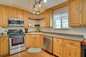 House (5 Bedrooms) | Interior