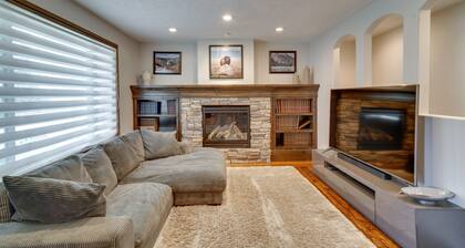 Kaysville Group Getaway 26 Mi to Snowbasin Resort!