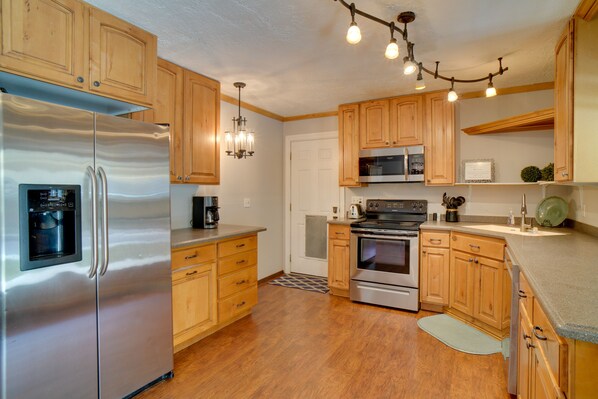 House (5 Bedrooms) | Interior