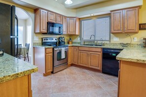 House (3 Bedrooms) | Interior - Pet-friendly Peoria Home Near State Farm Stadium! (Peoria)