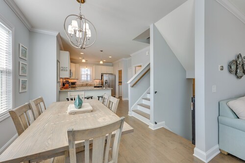 Townhome w/ 2 Decks: Walk to Ocean!