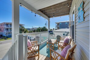 Apartment (3 Bedrooms) | Interior - Townhome w/ 2 Decks: Walk to Ocean! (Kure Beach)