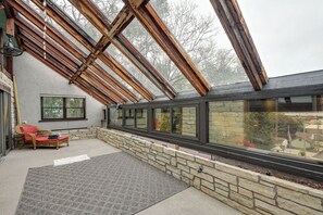 Interior - Large Home w/ Game Room, 4 Mi to Mississippi River (Bettendorf)