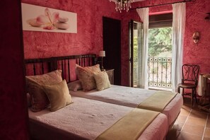 7 habitaciones, tabla de planchar con plancha, wifi y ropa de cama