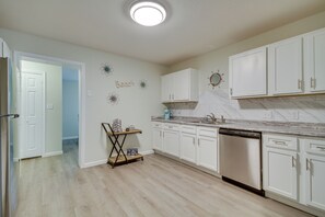 House (3 Bedrooms) | Interior - Gulfport Home w/ Fire Pit: Rv/trailer Parking (Gulfport)