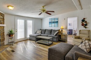 House (3 Bedrooms) | Front of property - Prosperity Vacation Rental ~ 1 Mi to Lake Murray! (Prosperity)