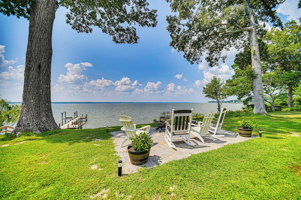Waterfront Gloucester Cottage w/ Private Boat Dock - White Marsh, VA