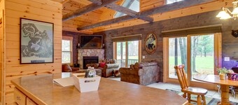 Pet-friendly Garrison Retreat w/ Gas Fireplace!