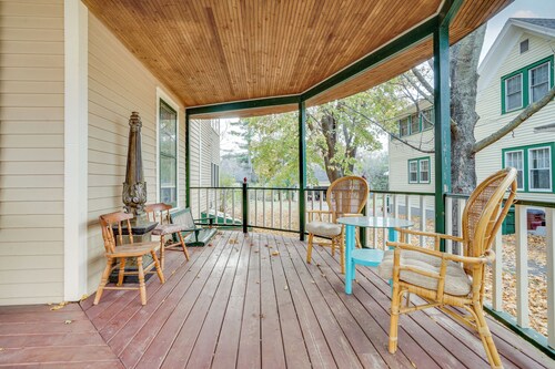Eau Claire Retreat: Close to Campus & Dtwn!