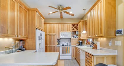 Eau Claire Retreat: Close to Campus & Dtwn!