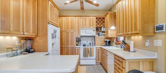Eau Claire Retreat: Close to Campus & Dtwn!
