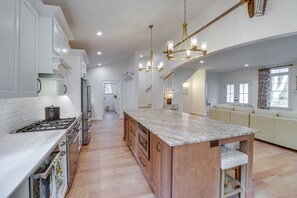 House (5 Bedrooms) | Private kitchen | Microwave, highchair, cookware/dishes/utensils