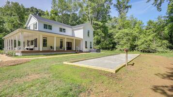 House (5 Bedrooms) | Interior