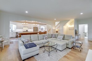 House (5 Bedrooms) | Interior