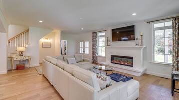 House (5 Bedrooms) | Interior