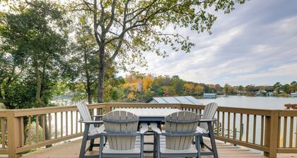 Waterfront Topping Vacation Home w/ Boat Dock!