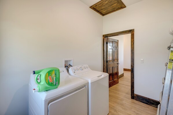 House (5 Bedrooms) | Interior