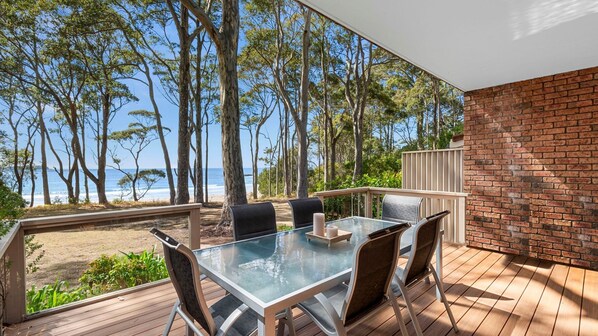 تناول الطعام بالخارج