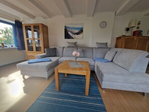Smart TV, table tennis
